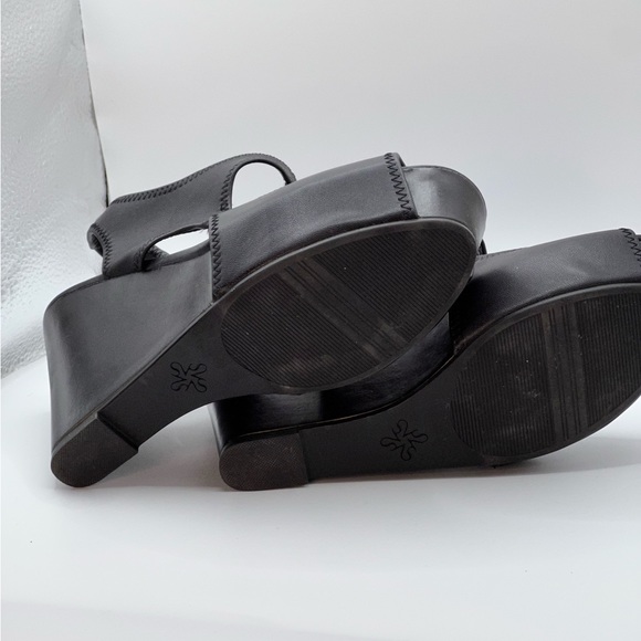 Vera Wang Simply Vera Wedge - Picture 5 of 5